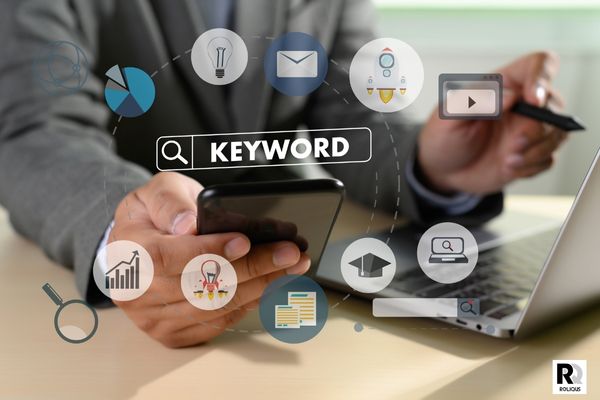 How to Efficiently Combine SEO and PPC Keyword Strategies for ROI